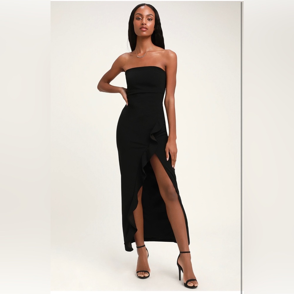 Strapless dress with ruffle slit